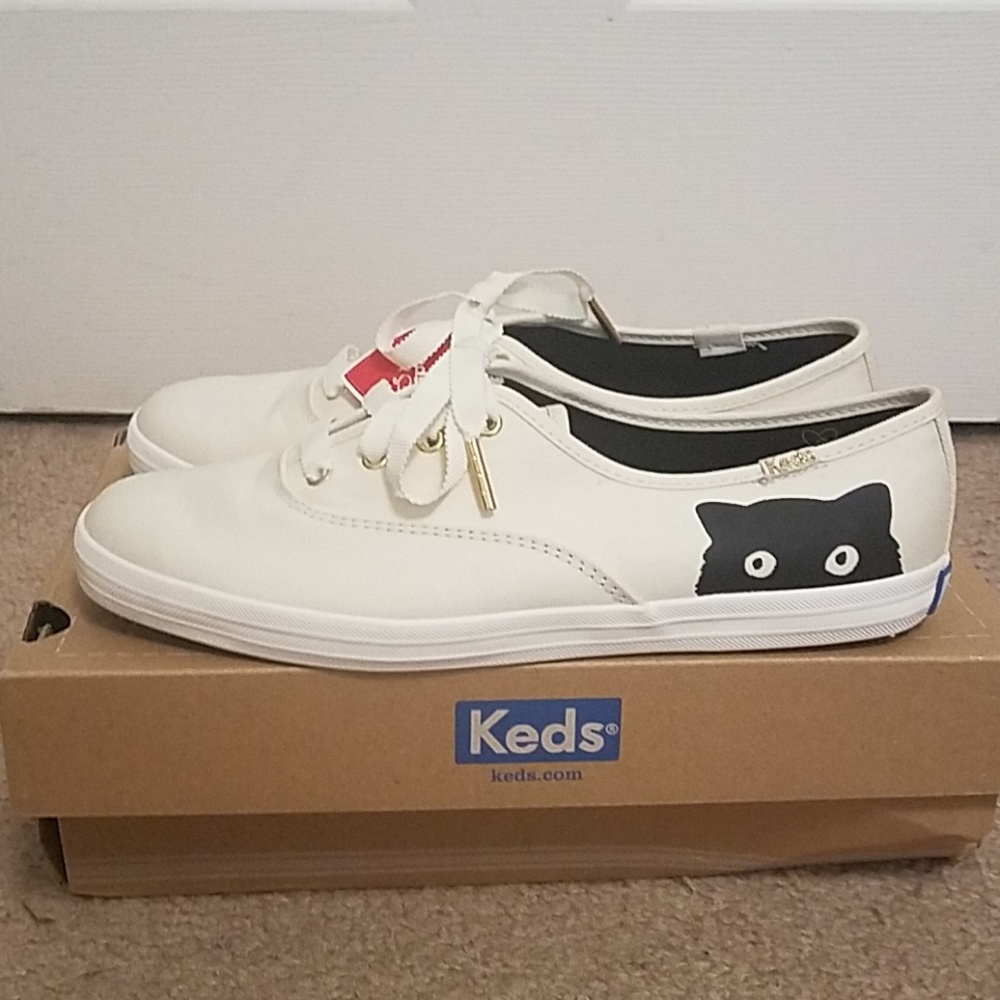 NWT Taylor Swift Sneaky Cat Keds